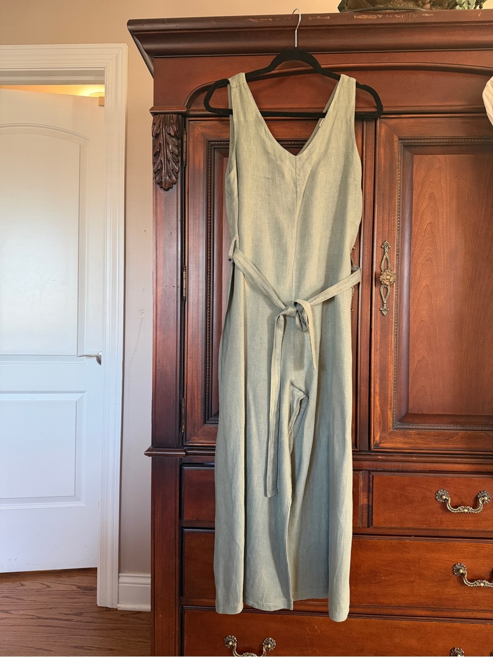 Sleeveless V-Neck Sage Green Jumpsuit with Waist Tie